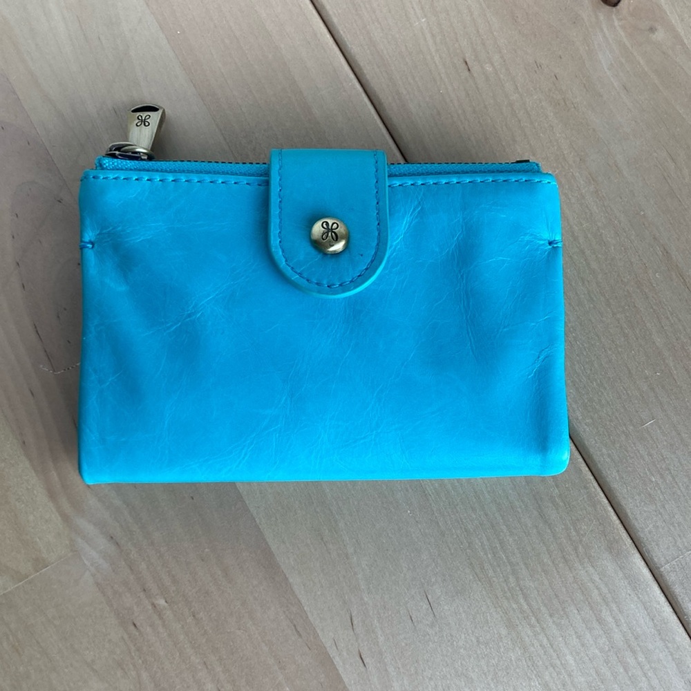 Hobo Ray Bifold Leather Wallet in Aqua